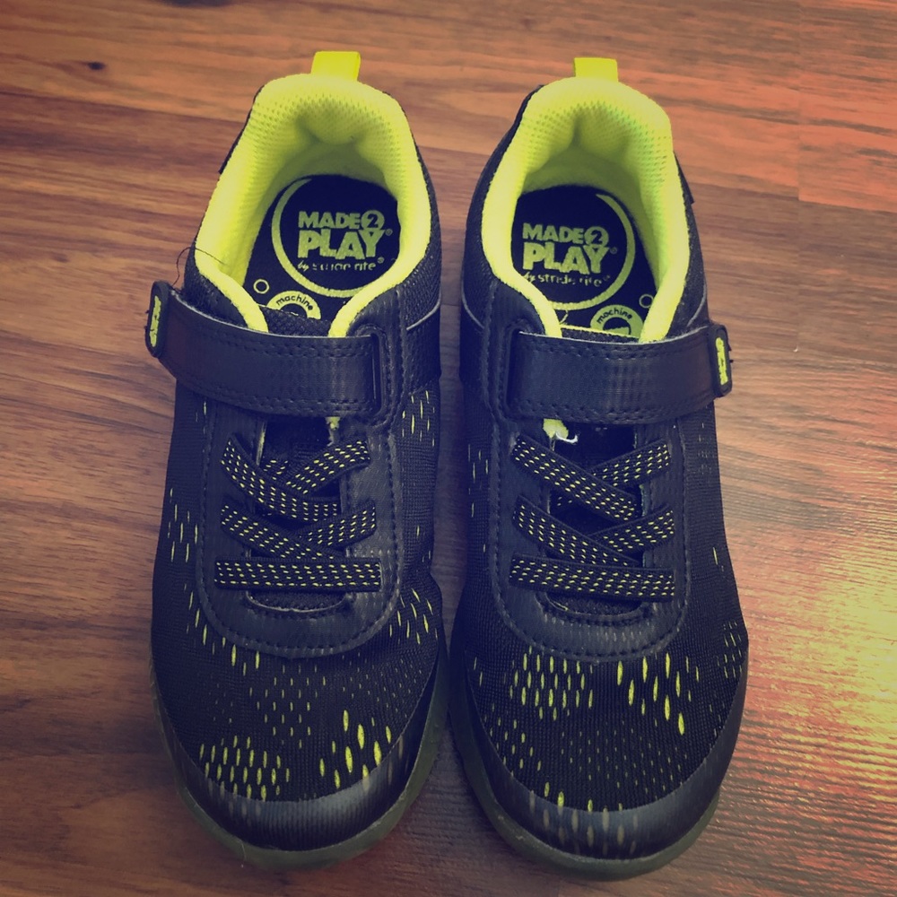 Boy’s Stride Rite made2play lighted neo sneaker